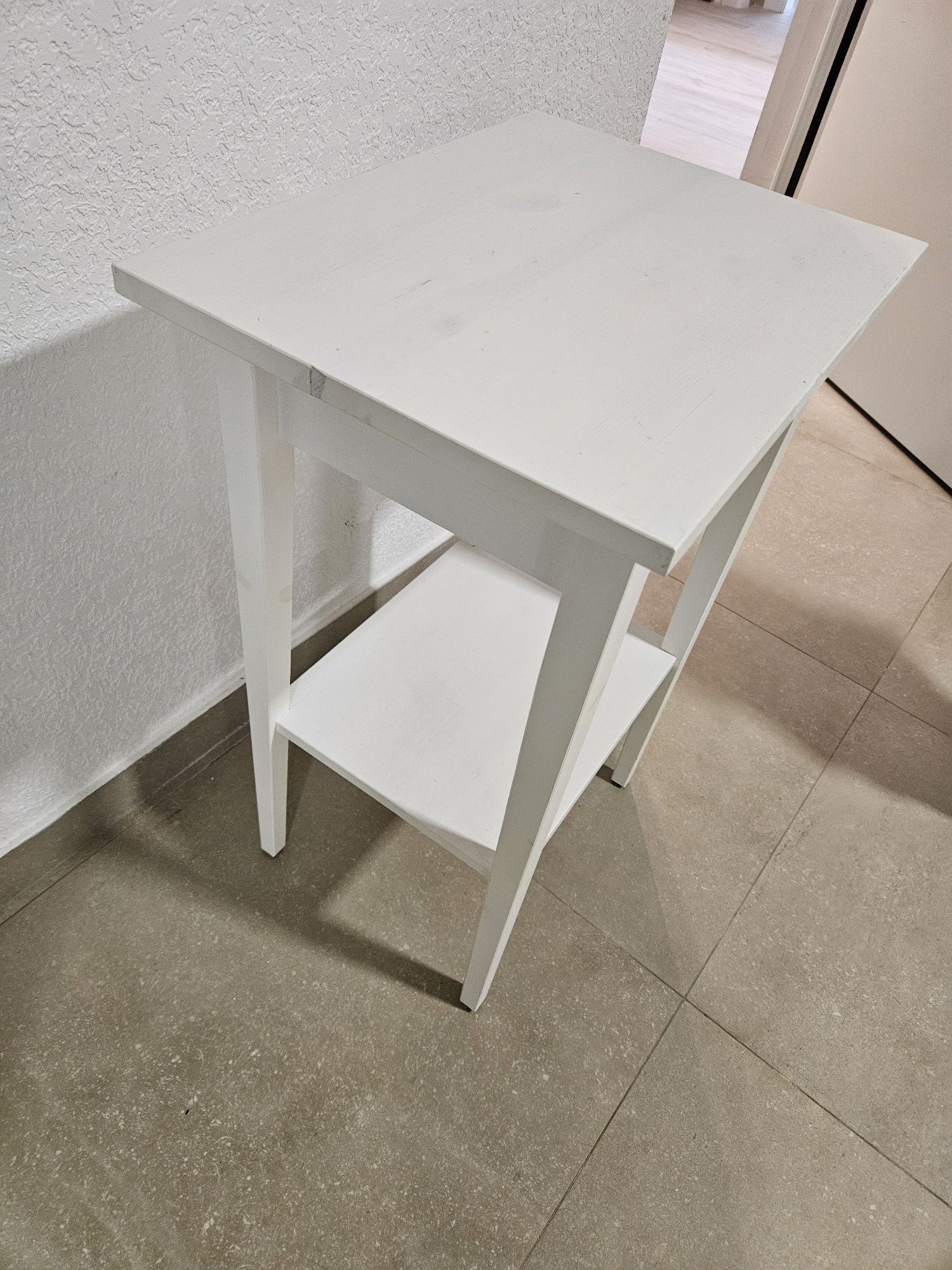 HEMNES mesa de cabeceira branco 
Mesa de cabceira, velatura branca, 46