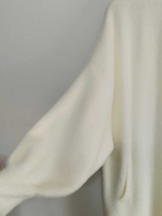 Casaco comprido branco-pérola