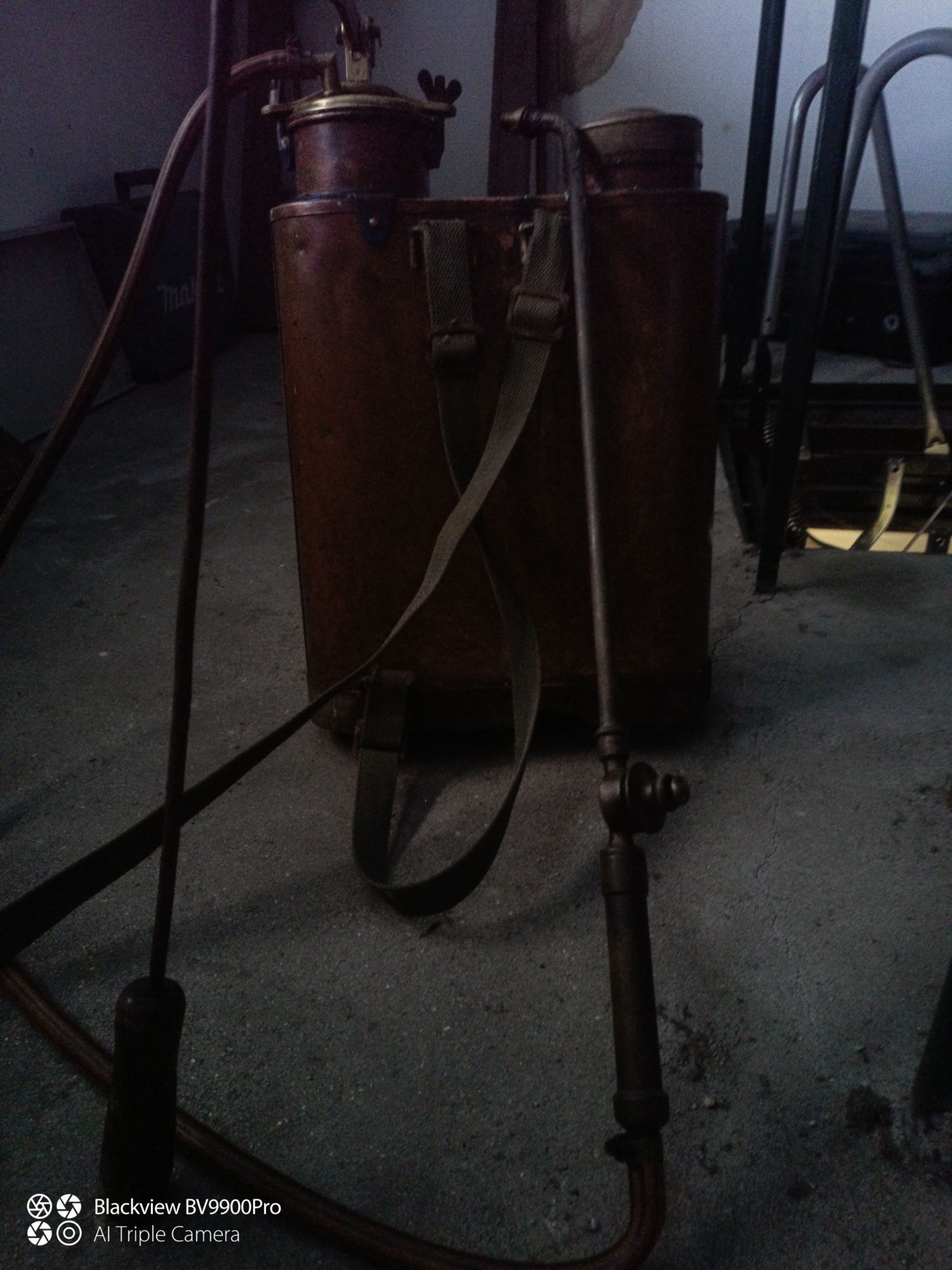 Sulfatodor antigo em cobre e latão