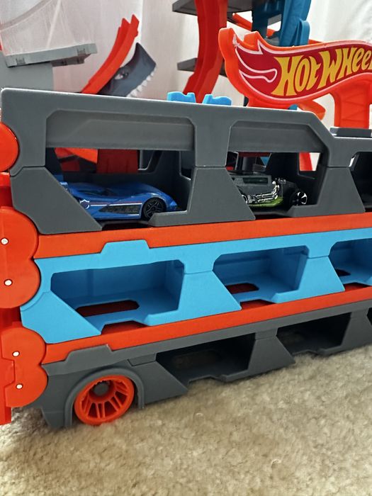 Camião/pista Hot Wheels.