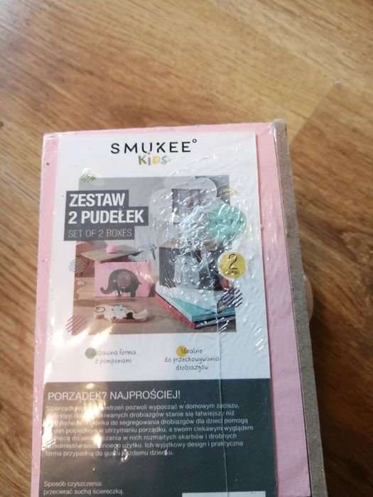 Zestaw 2 pudełek.