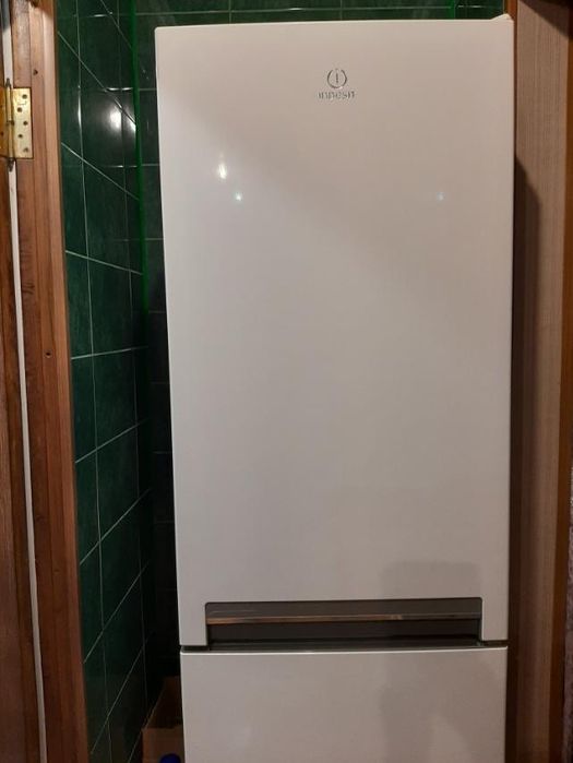 Холодильник Indesit