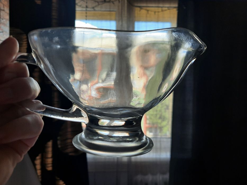 Duża szklana sosjerka