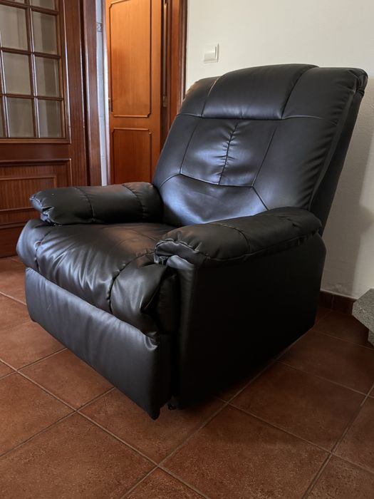 Poltrona articulada em preto