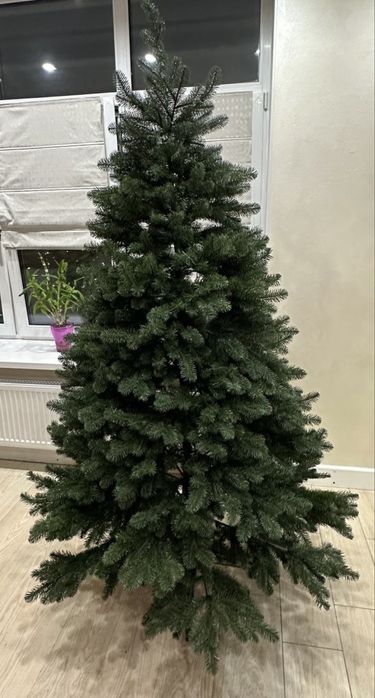 Ялинка штучна лита