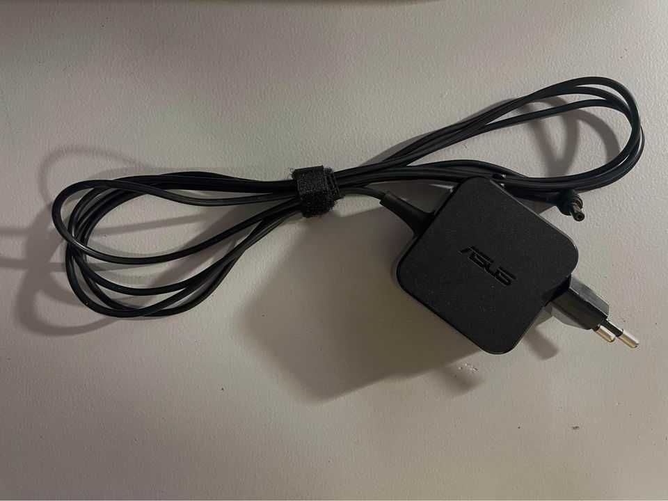 ASUS Vivobook F512DA