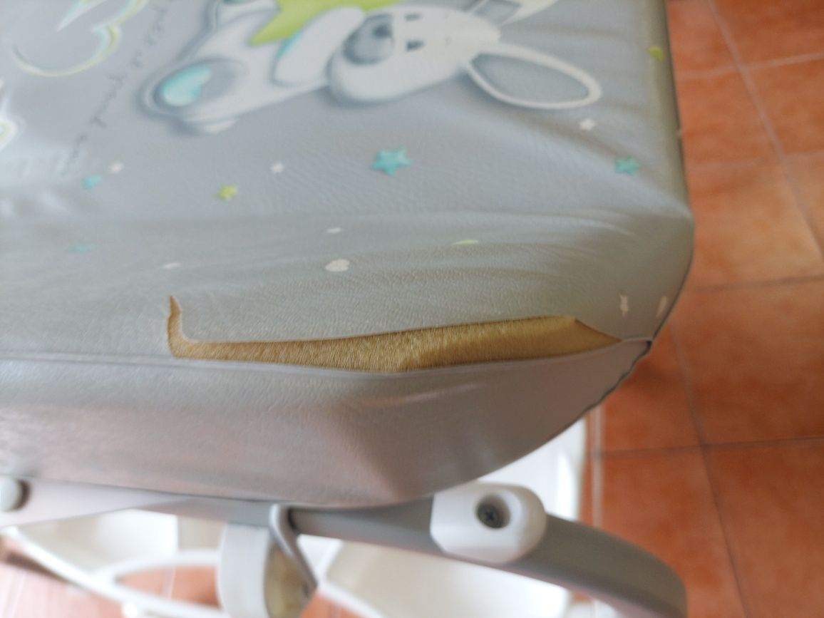 Muda fraldas com banheira