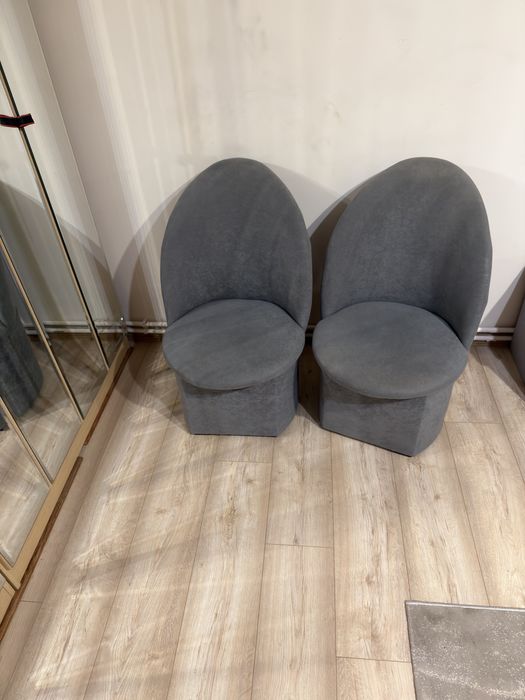 Bardzo ładne grafitowe pufy