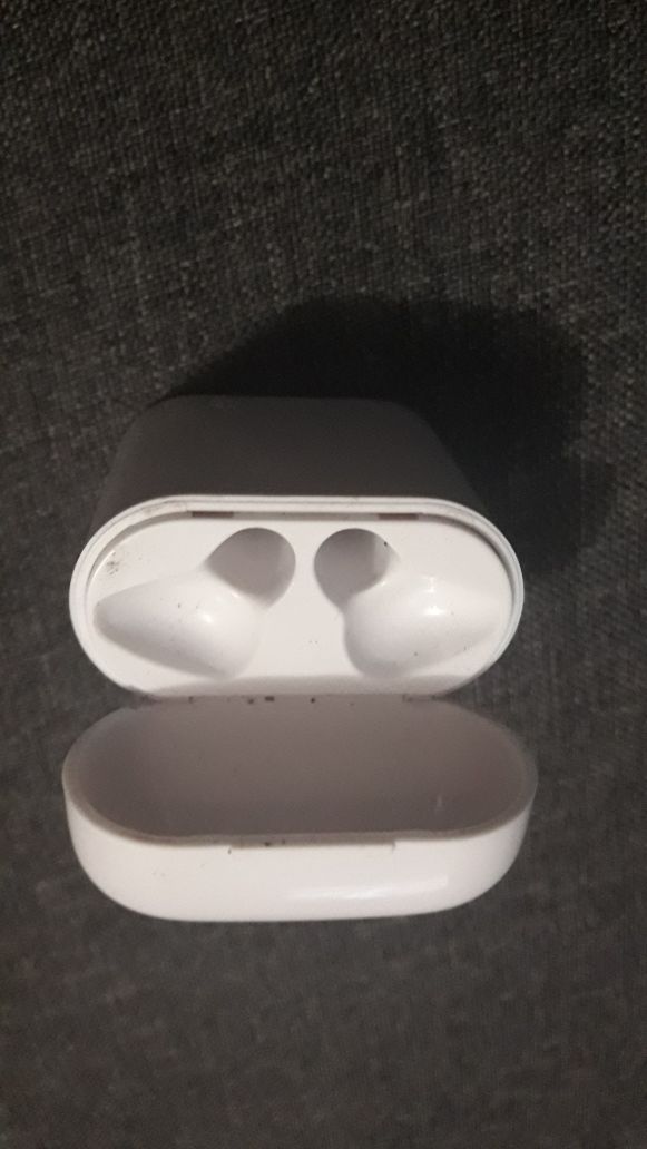 Продам кейс під наушнікі  Airpods