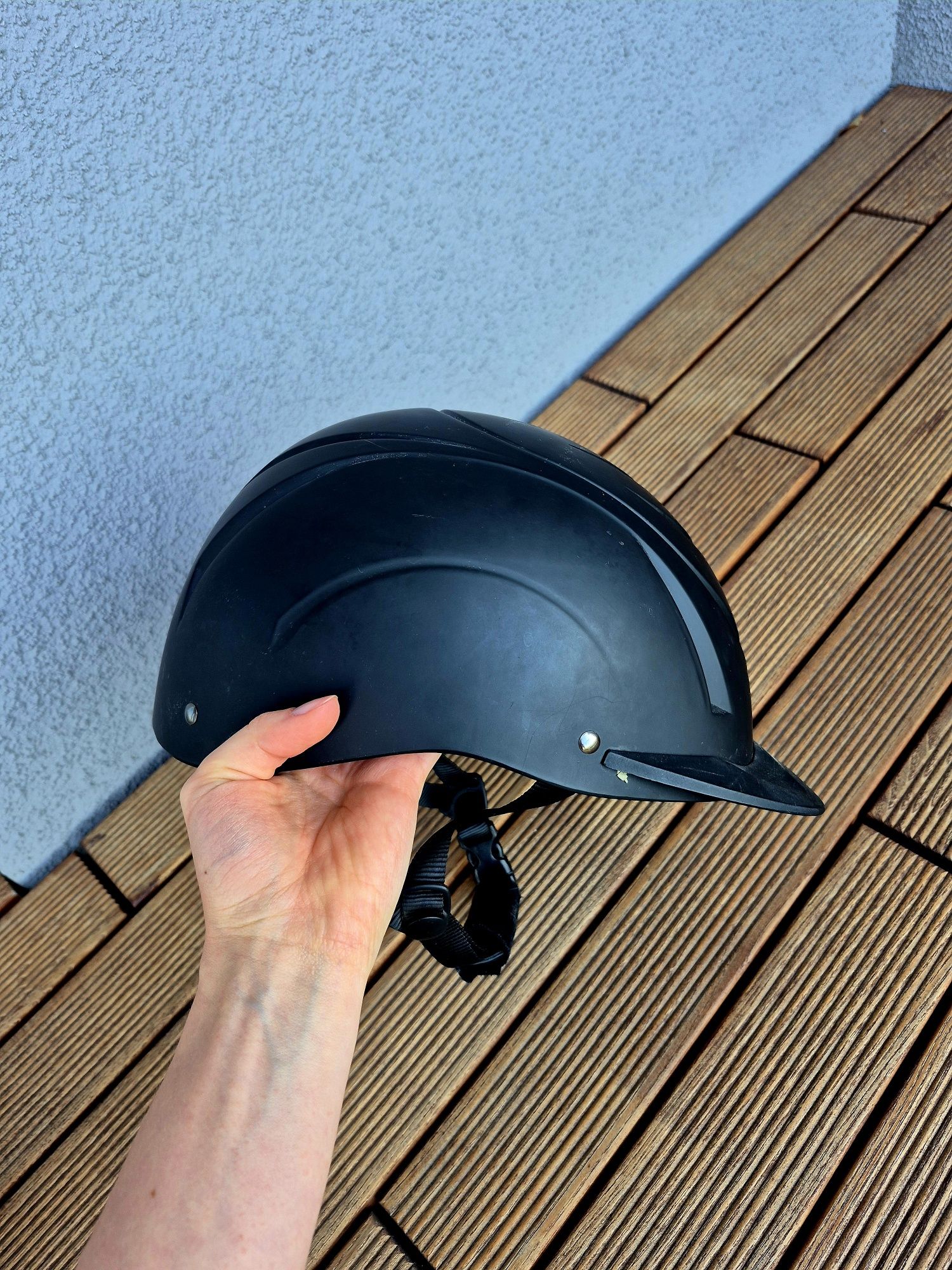 Kask jeździecki z Decathlonu