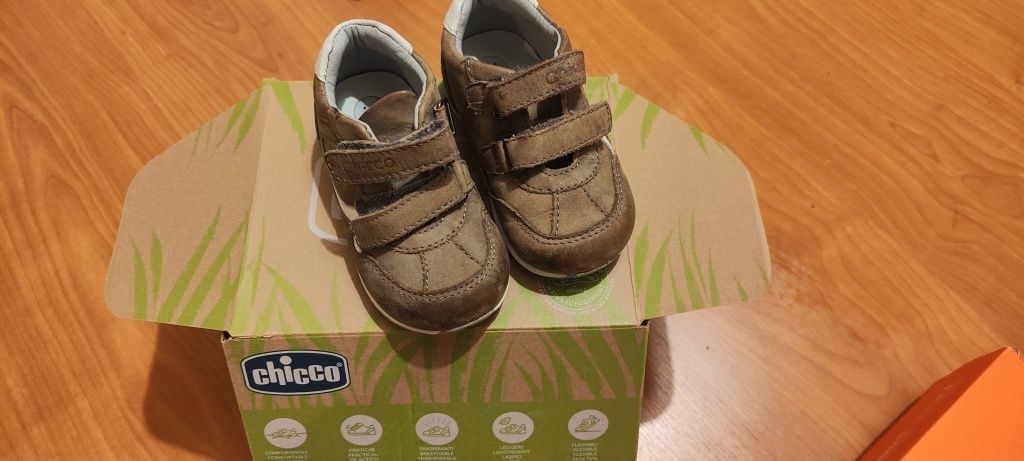 Sapatos Chicco número 21