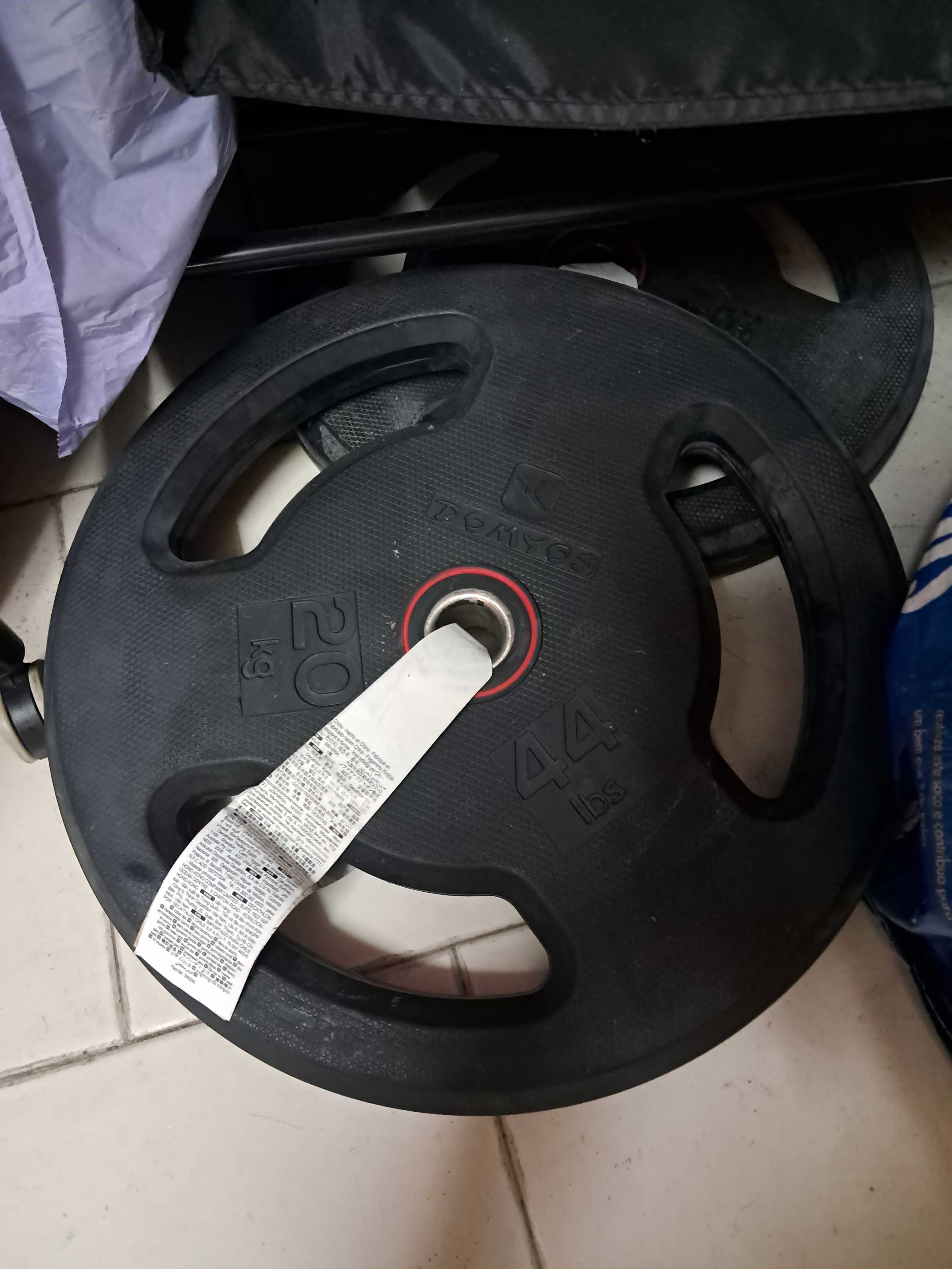 Barra de musculação 20kg + 2 pesos de 20kg