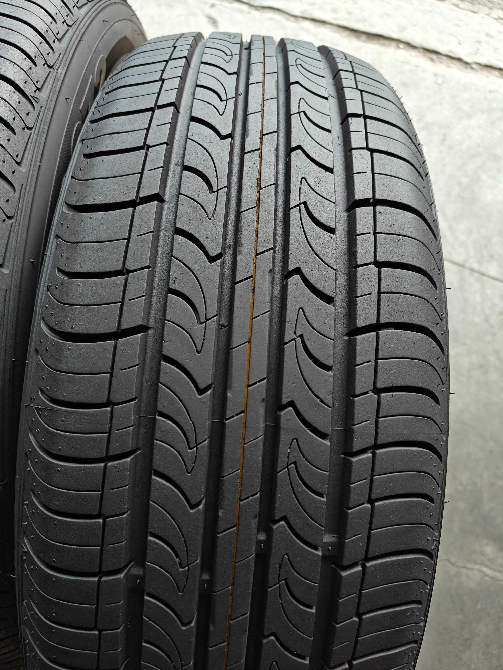 Nexen Roadstone ClassPremiere 4шт. R17 215 60 шини літні ідеал!