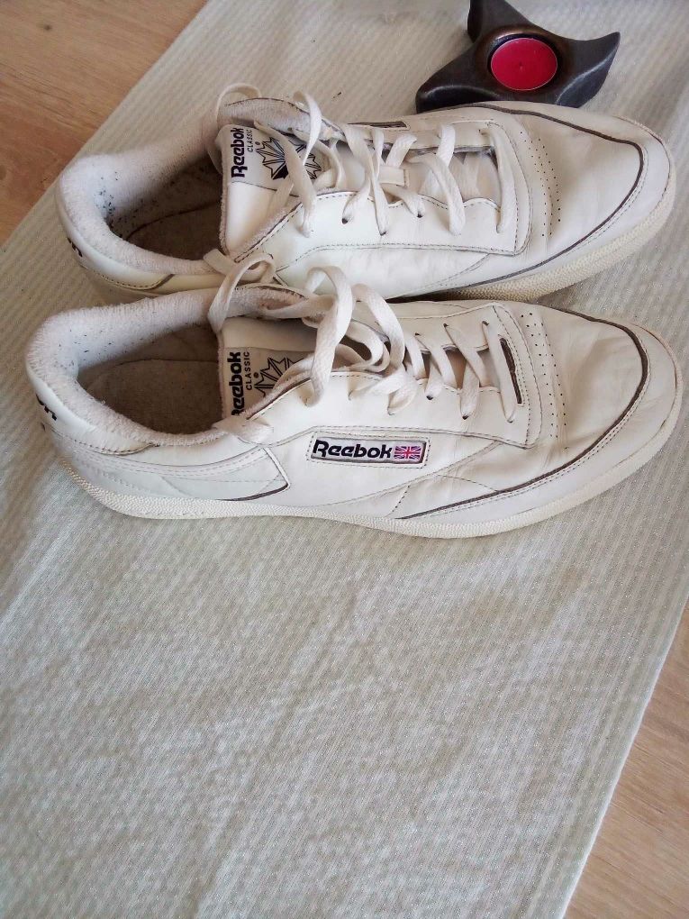 Białe skórzane buty reebok