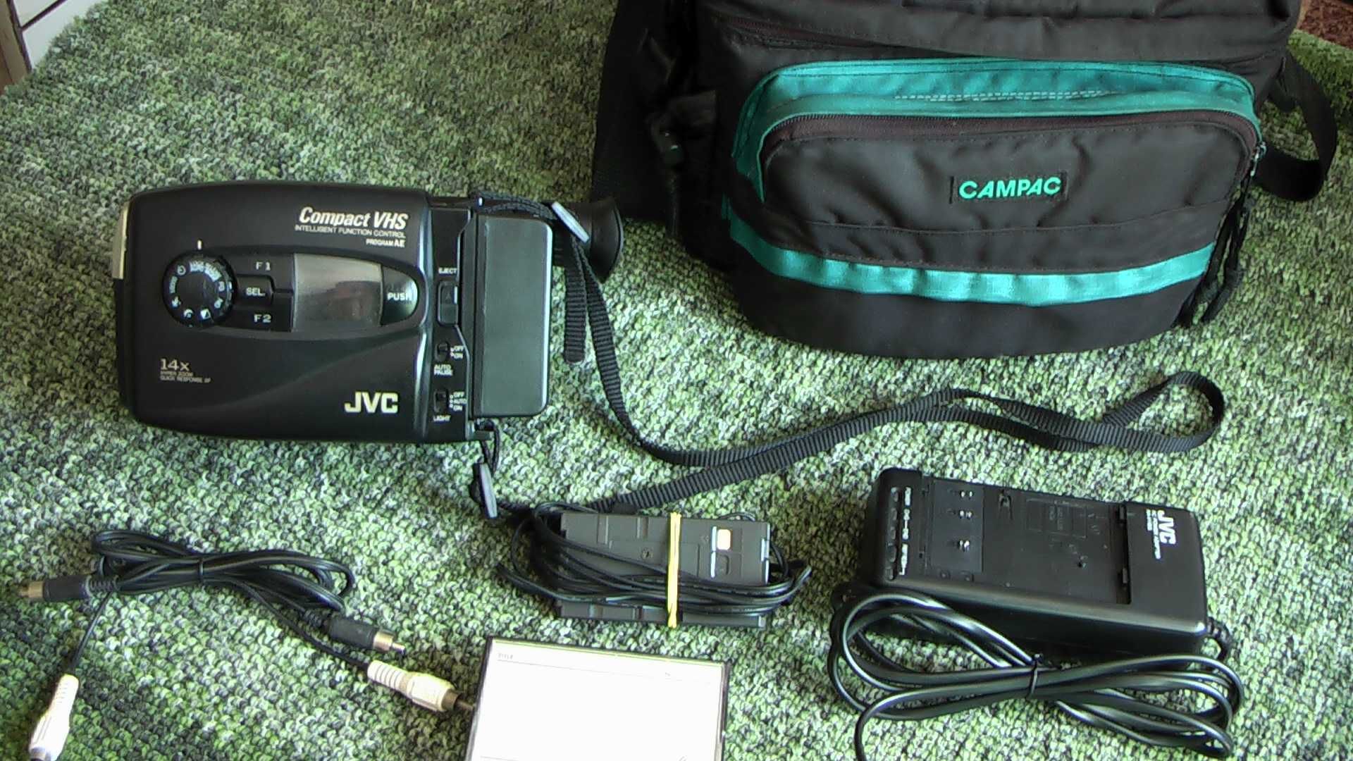 Відеокамера JVC GR-AX627E