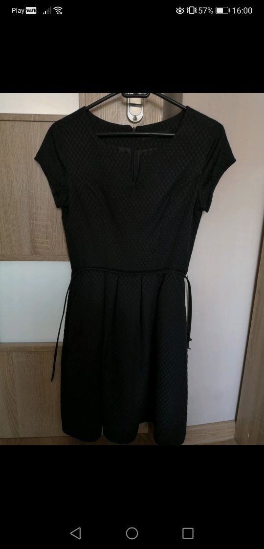 Czarna sukienka z paskiem Reserved XS