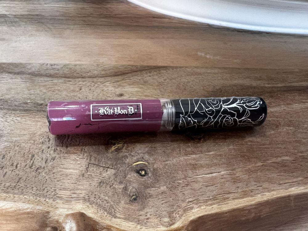 Szminka Kat von D w kolorze Lovesick NOWA