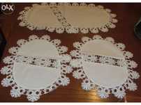 Conjunto naperons brancos