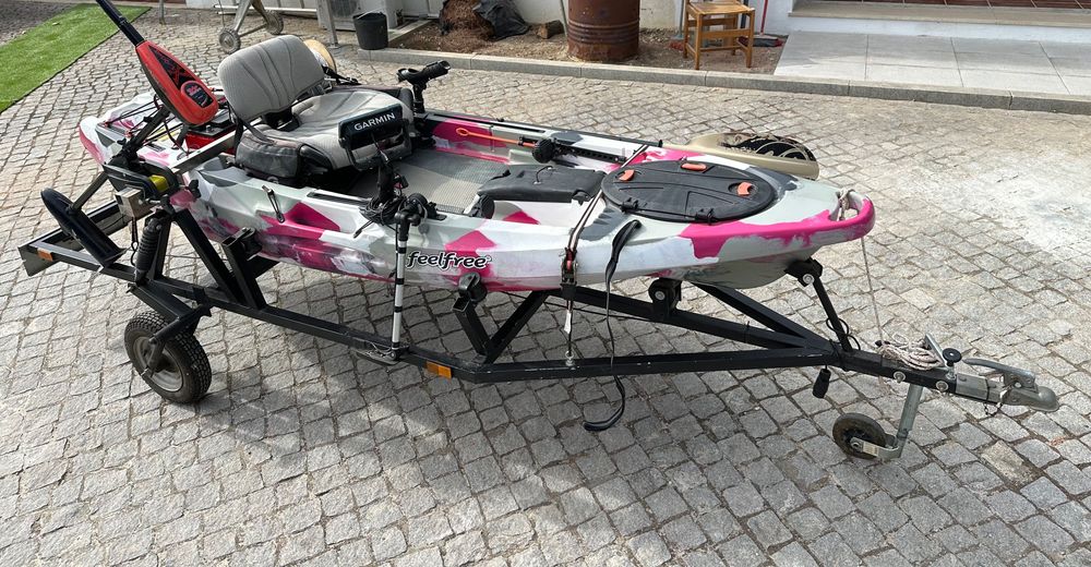 Kayak Feel Free Lure 10 com motor e sonda