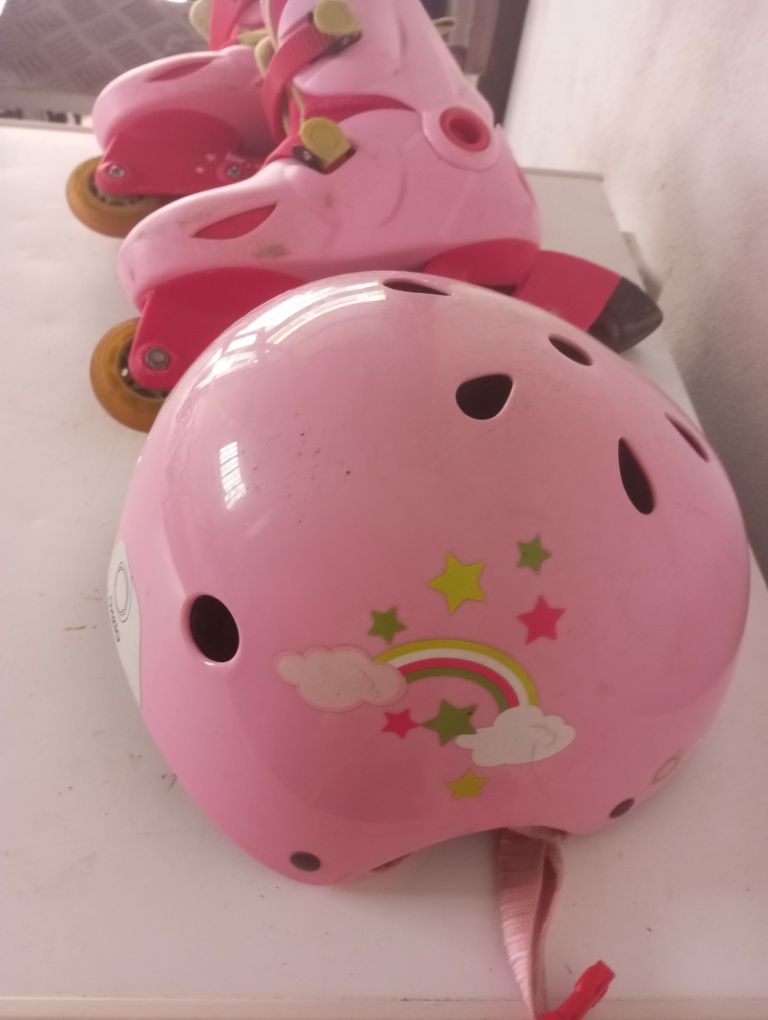 Patins e capacete