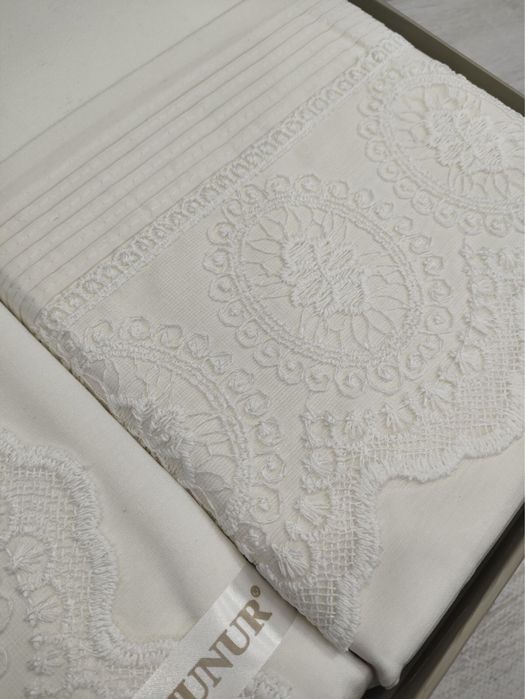 Комплект постельного белья с кружевами в евро размере