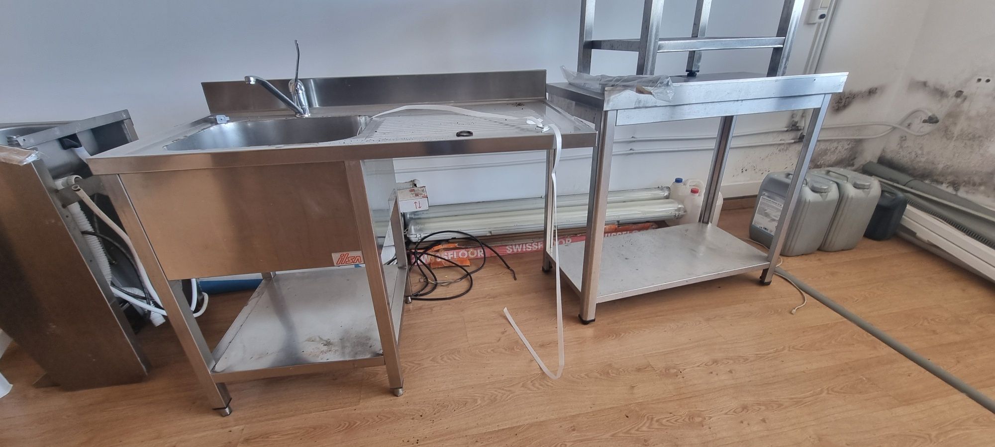 Bancada com lava loiça em inox