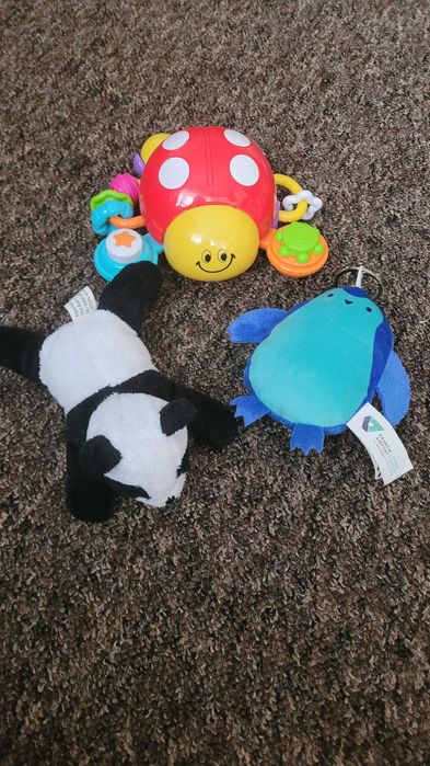 Zestaw zabawek niemowlęcych - Biedronka do nauki raczkowania