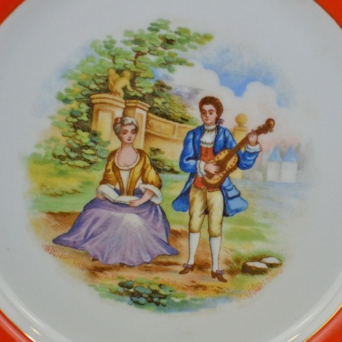 Prato com cena romântica em porcelana da Vista Alegre