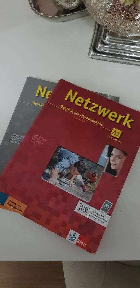 Netzwerk A1 Kursbuch+cds Netzwerk A1 Arbeitsbuch+ cd 


Netzwerk A1 Ar