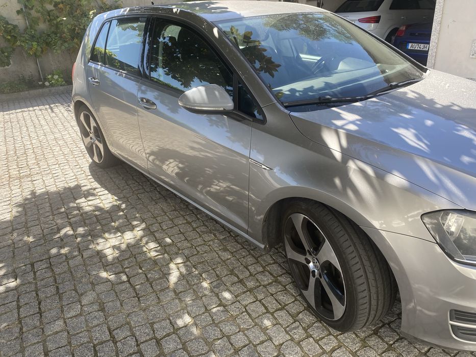 VW golf 7 1.6 diesel 5 portas e com gancho para reboc