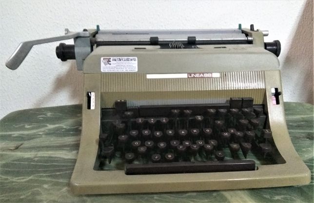 Máquina de escrever Olivetti Linea88