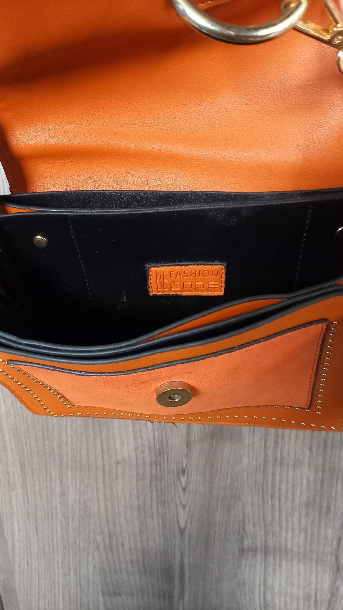 Bolsa  tiracolo   .