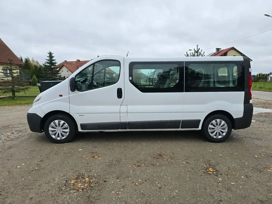 Opel Vivaro faktura vat 23% 9 osobowy
