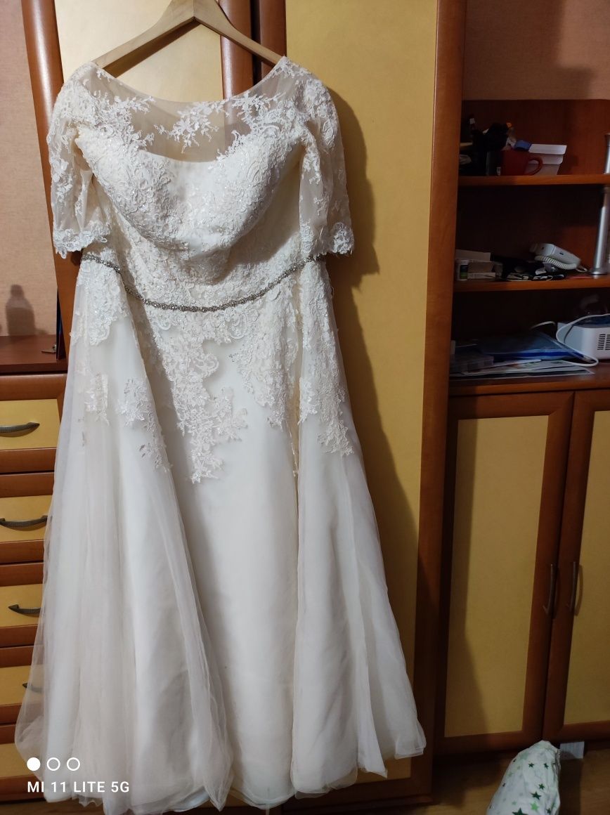 Suknia ślubna. Kolor ecru plus size