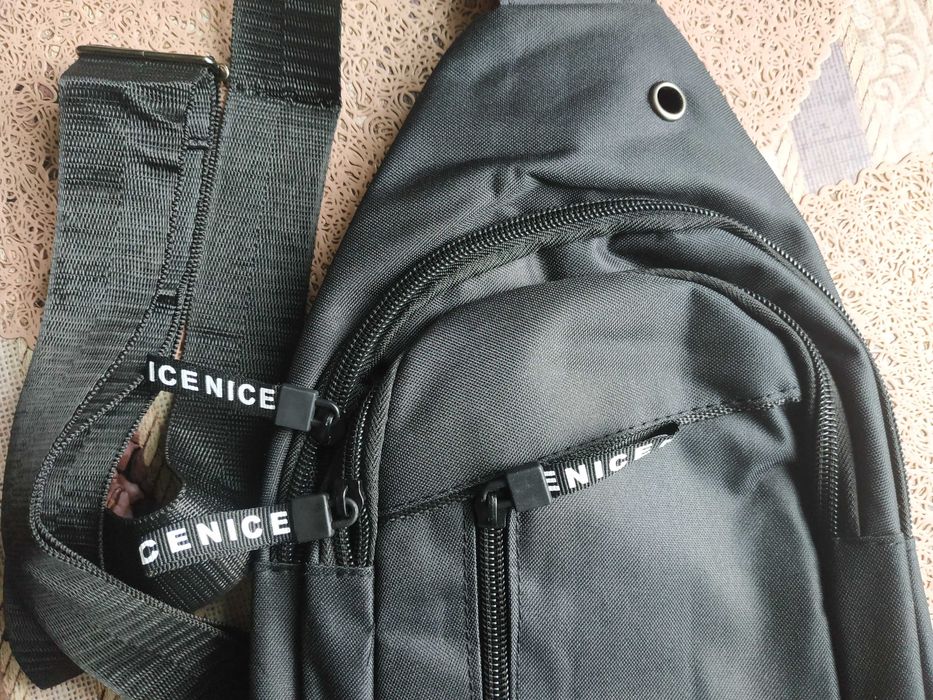 Сумка через плечо нагрудная слинг черная