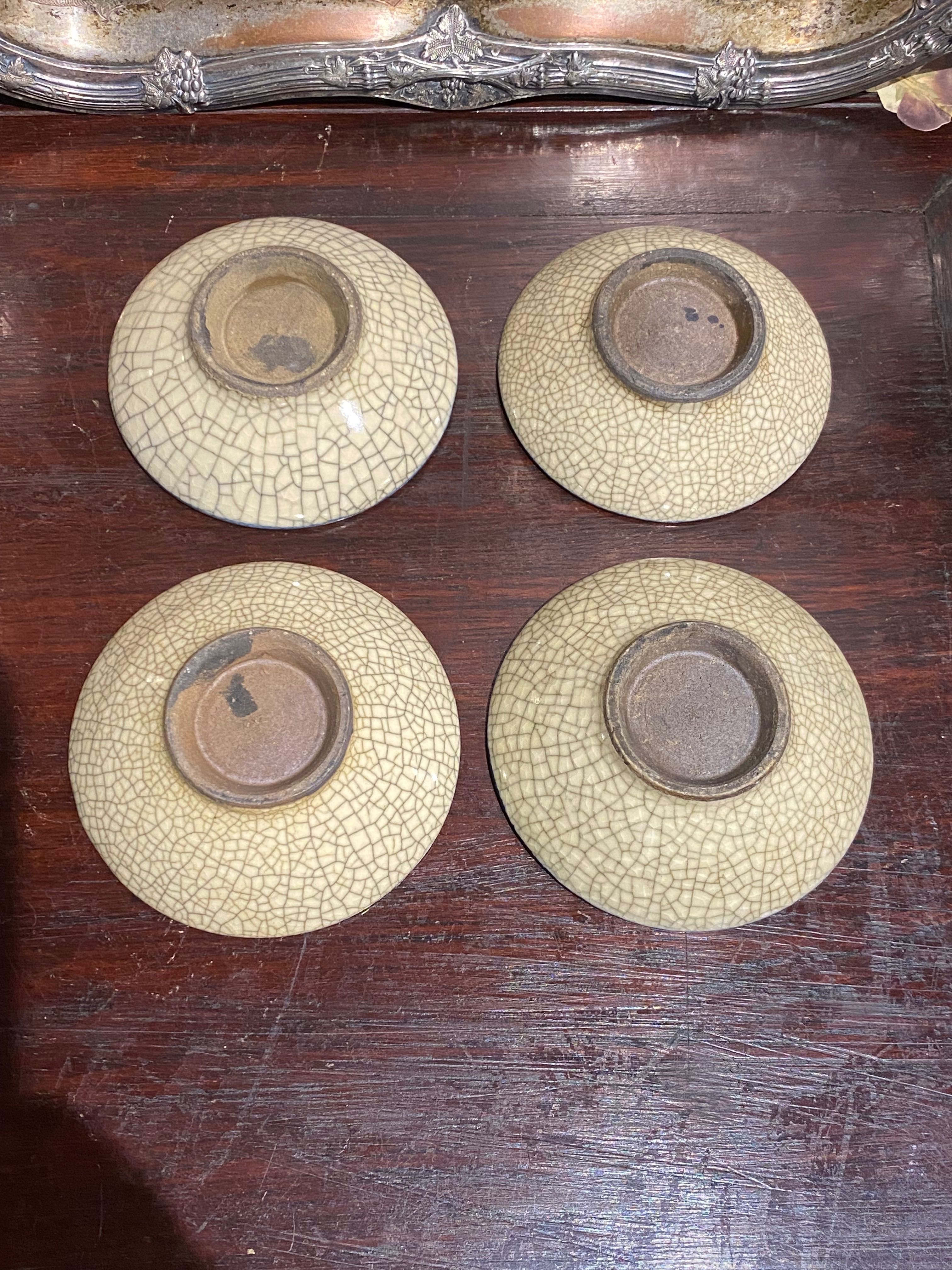 Pratos Chineses Séc XIX 4 estações pintado à mão 9,3 cm