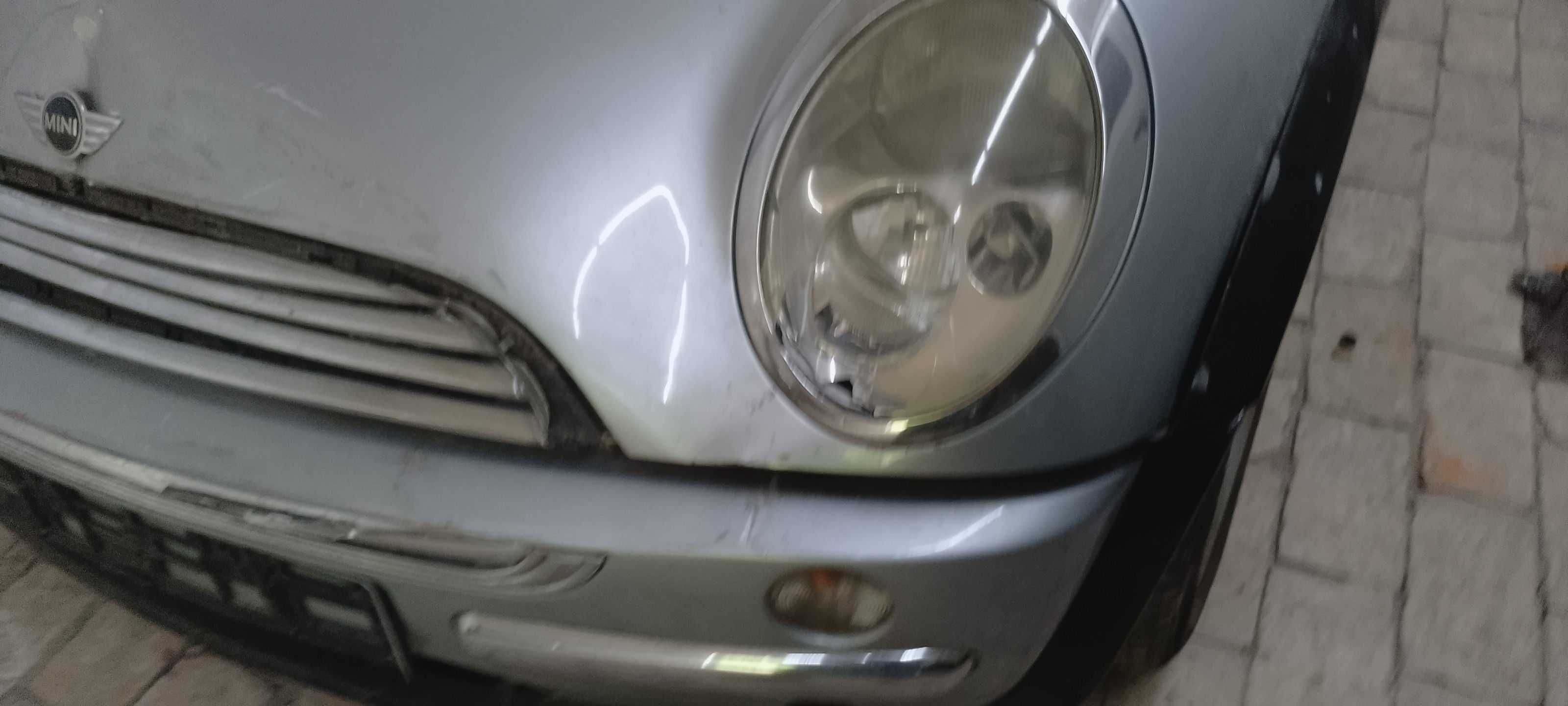 Mini cooper po  drobnej kolizji