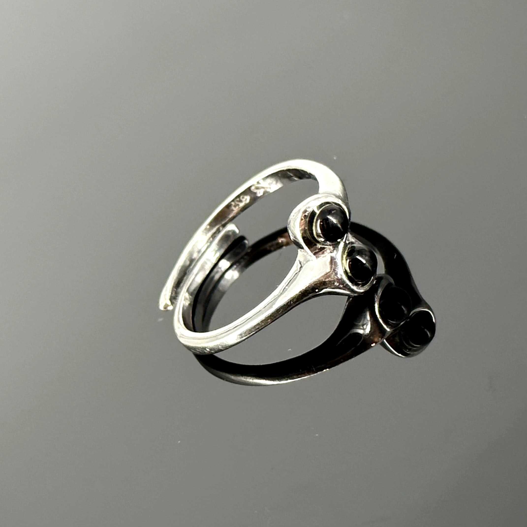 Srebro - Srebrny pierścionek z Onyksem - próba srebra 925