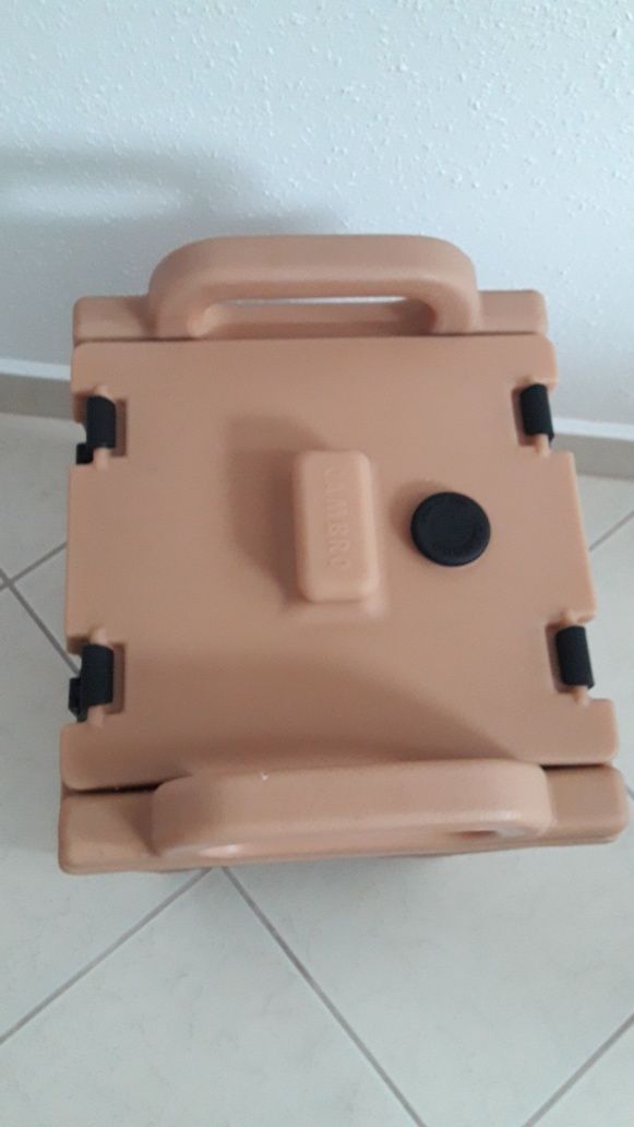 Termos Cambro o pojemności. 5,7 l.