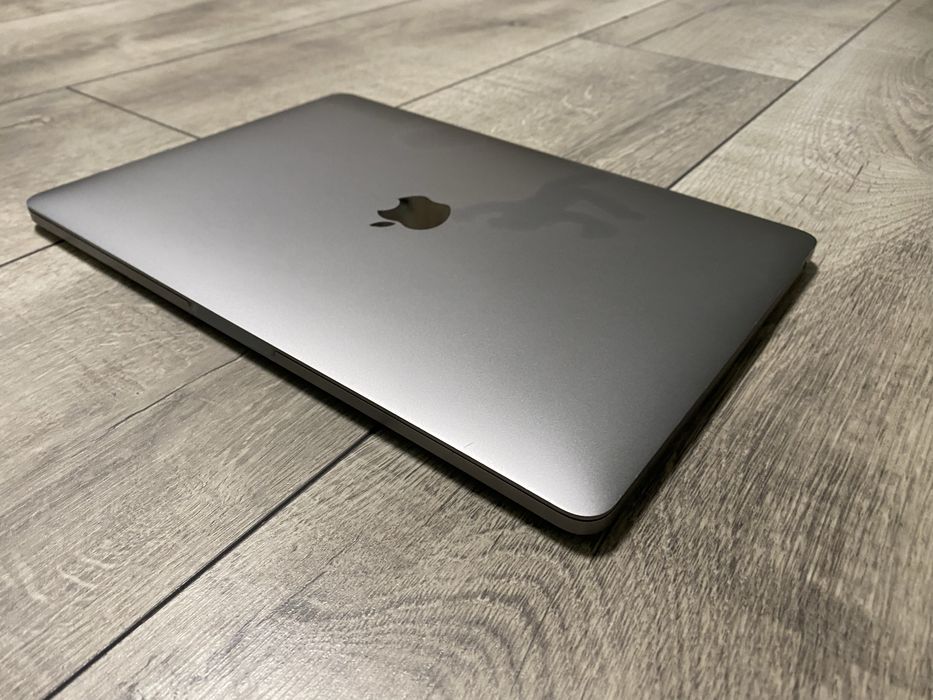 MacBook Pro retina 13 2017 2.3 core i5/8/128