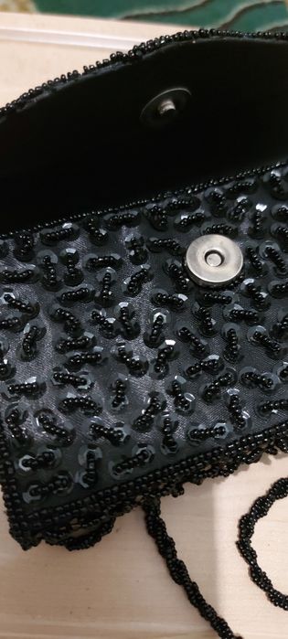 Сумочка через плече з бісером