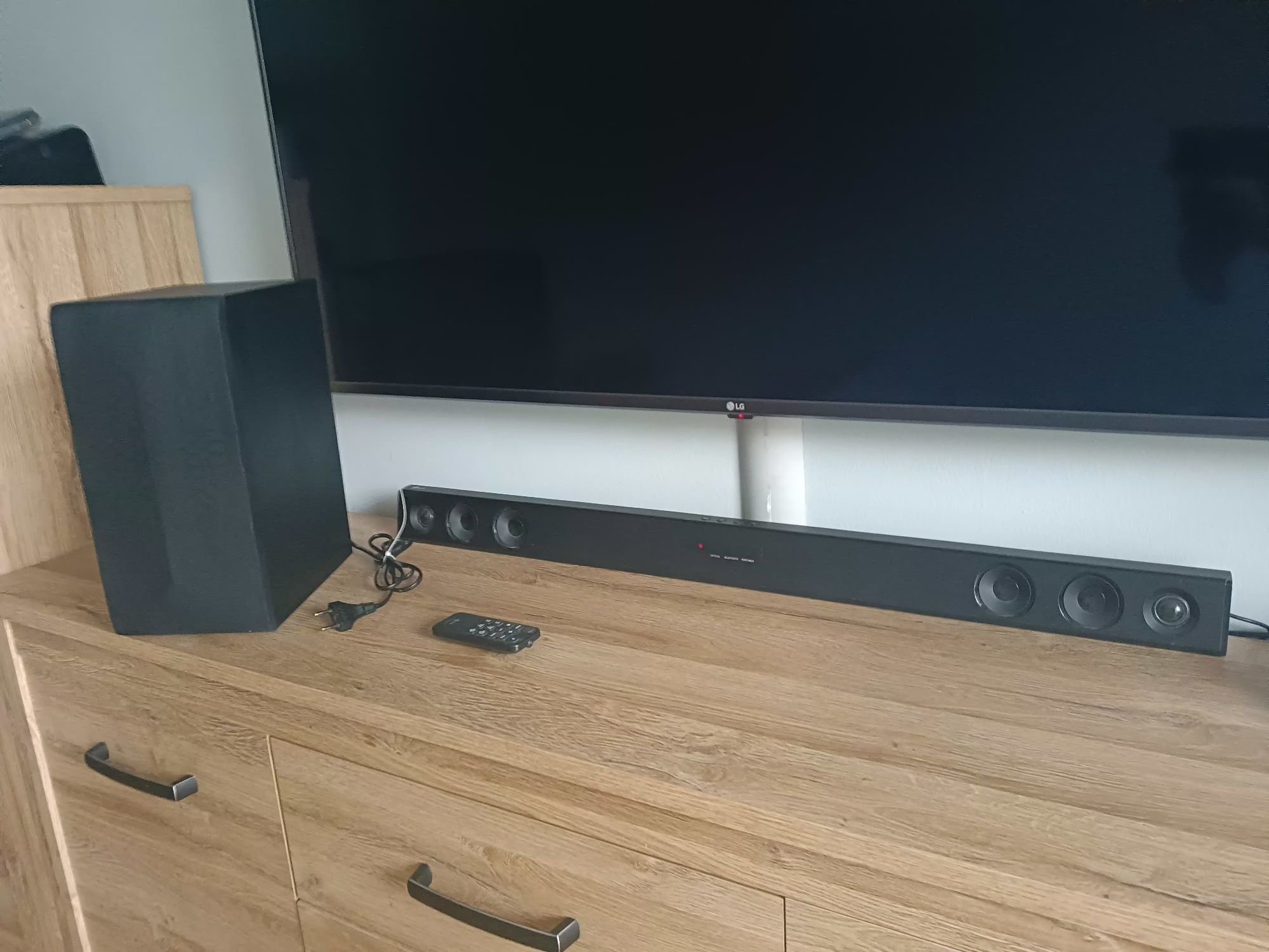 Głośnik LG do telewizora,sound bar, subwoofer pilot