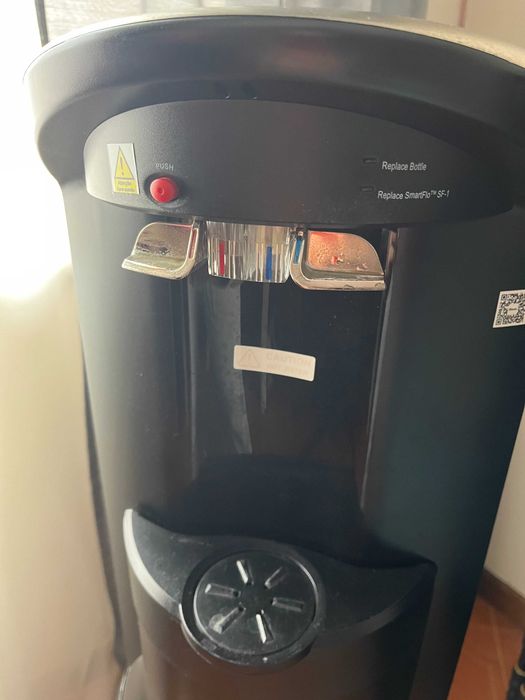 Vendo dispensador de água fria e quente