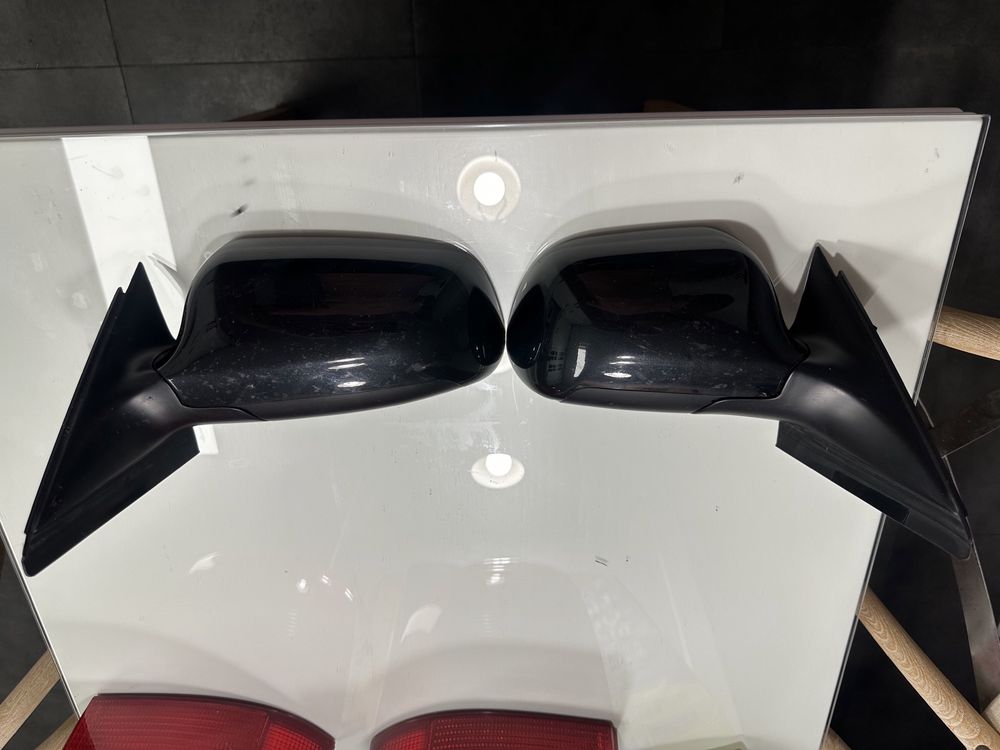 Farois trazeiros e espelhos de audi A4 avant 1998