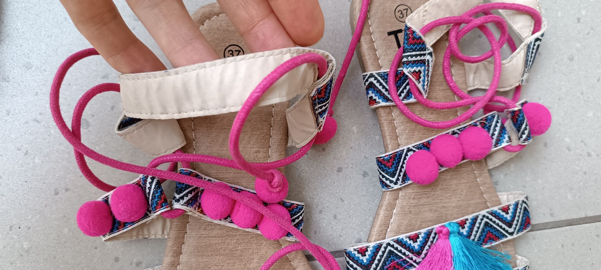 Nowe Kolorowe sandały 37 Boho sandały etniczne sandały z pomponami