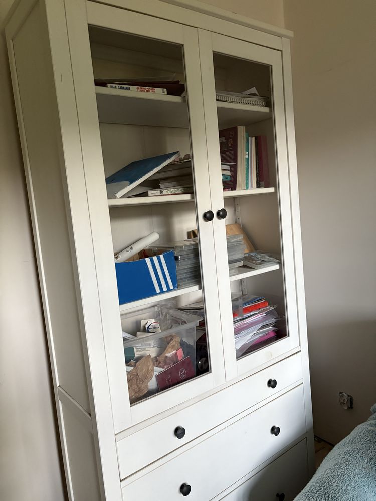 Kredens witryna hemnes