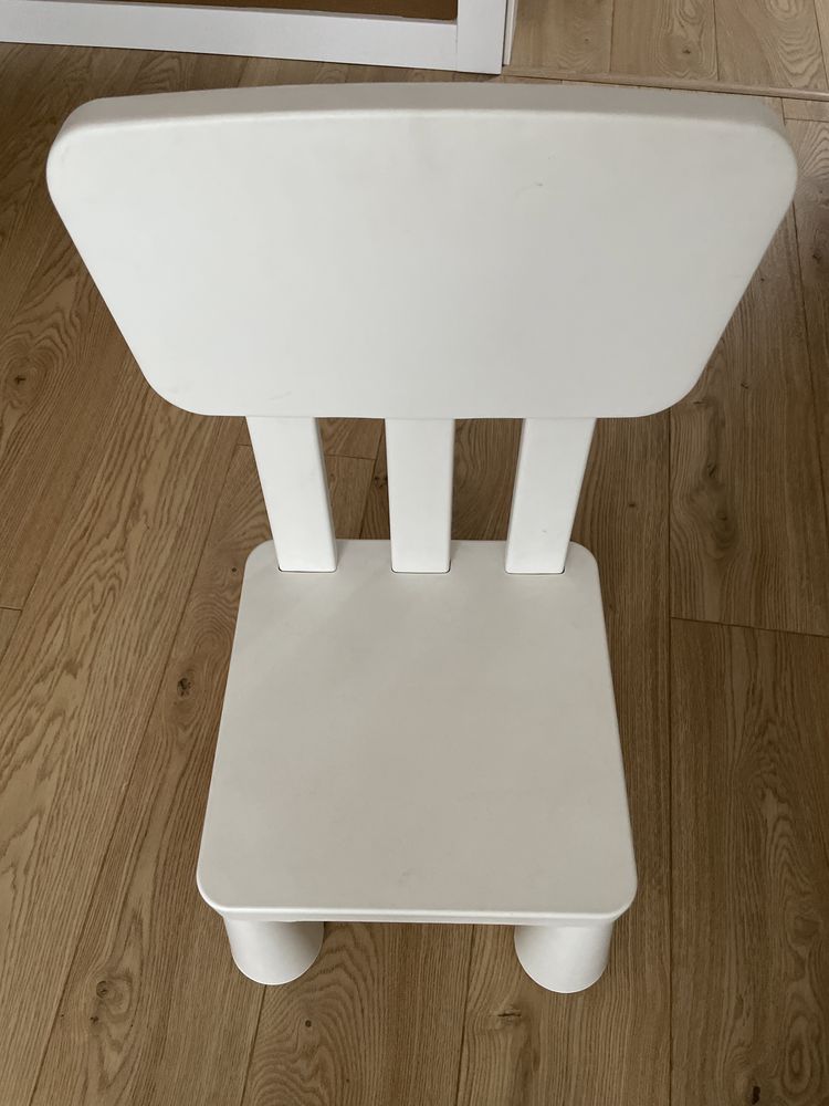 Biurko i krzesełko Ikea Stuva Smadtad białe