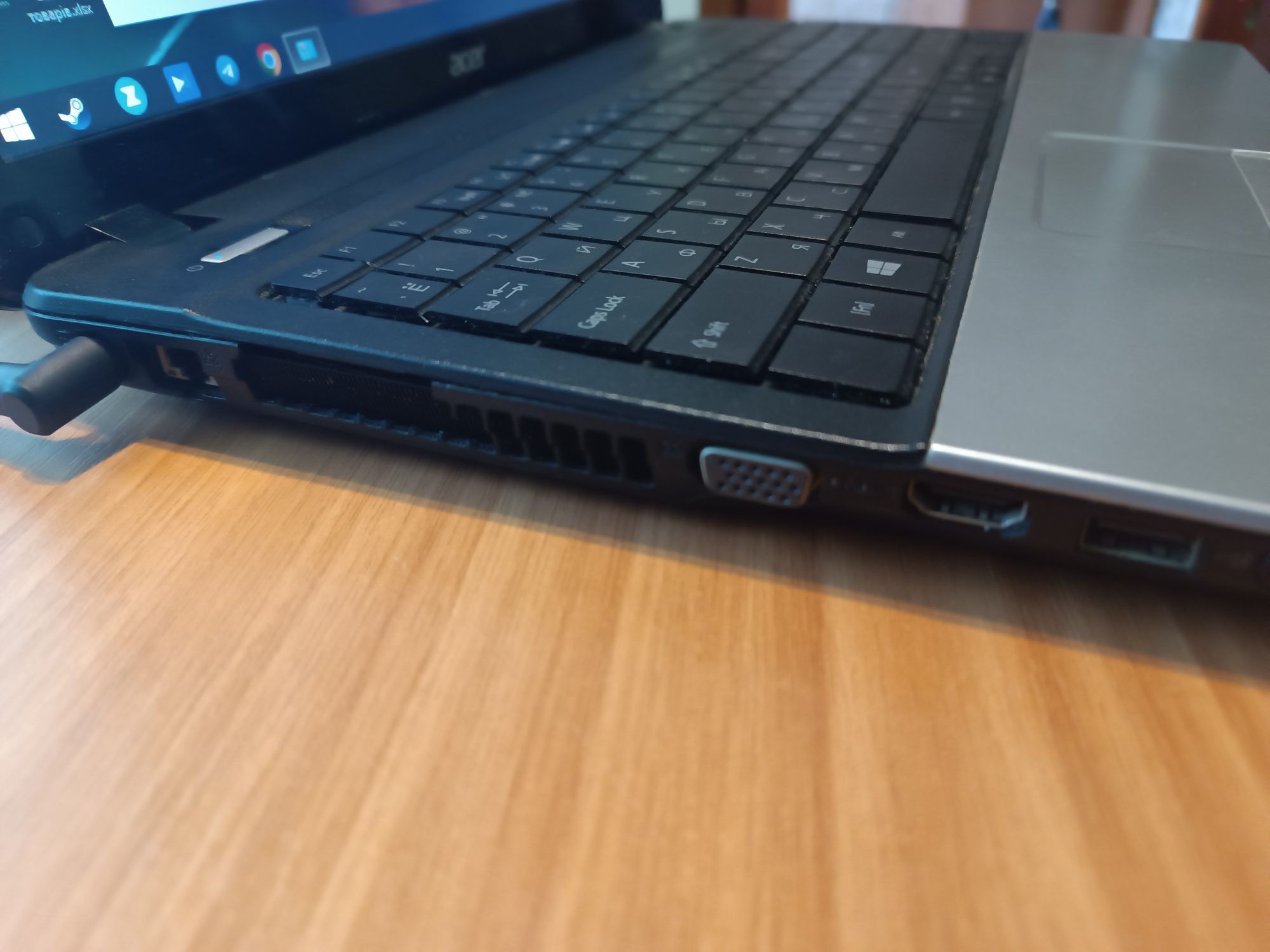 Ноутбук Acer Aspire E1