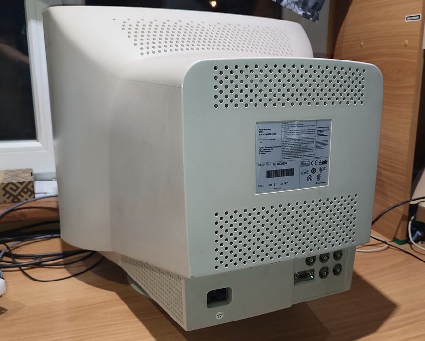 Професійний 21 CRT монітор Fujitsu-Siemens ScenicView 21P4