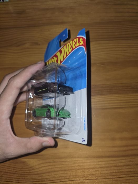 Hotwheels pack de 2 carros